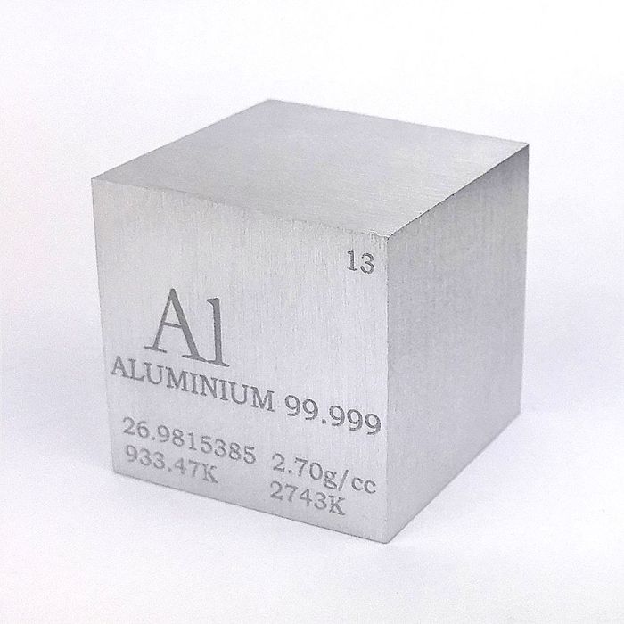 A cube of aluminum measures 3 cm